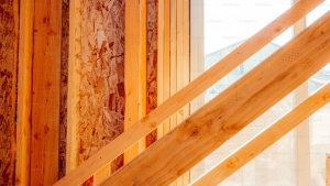 Démarches et réglementations pour la construction d'une maison en bois